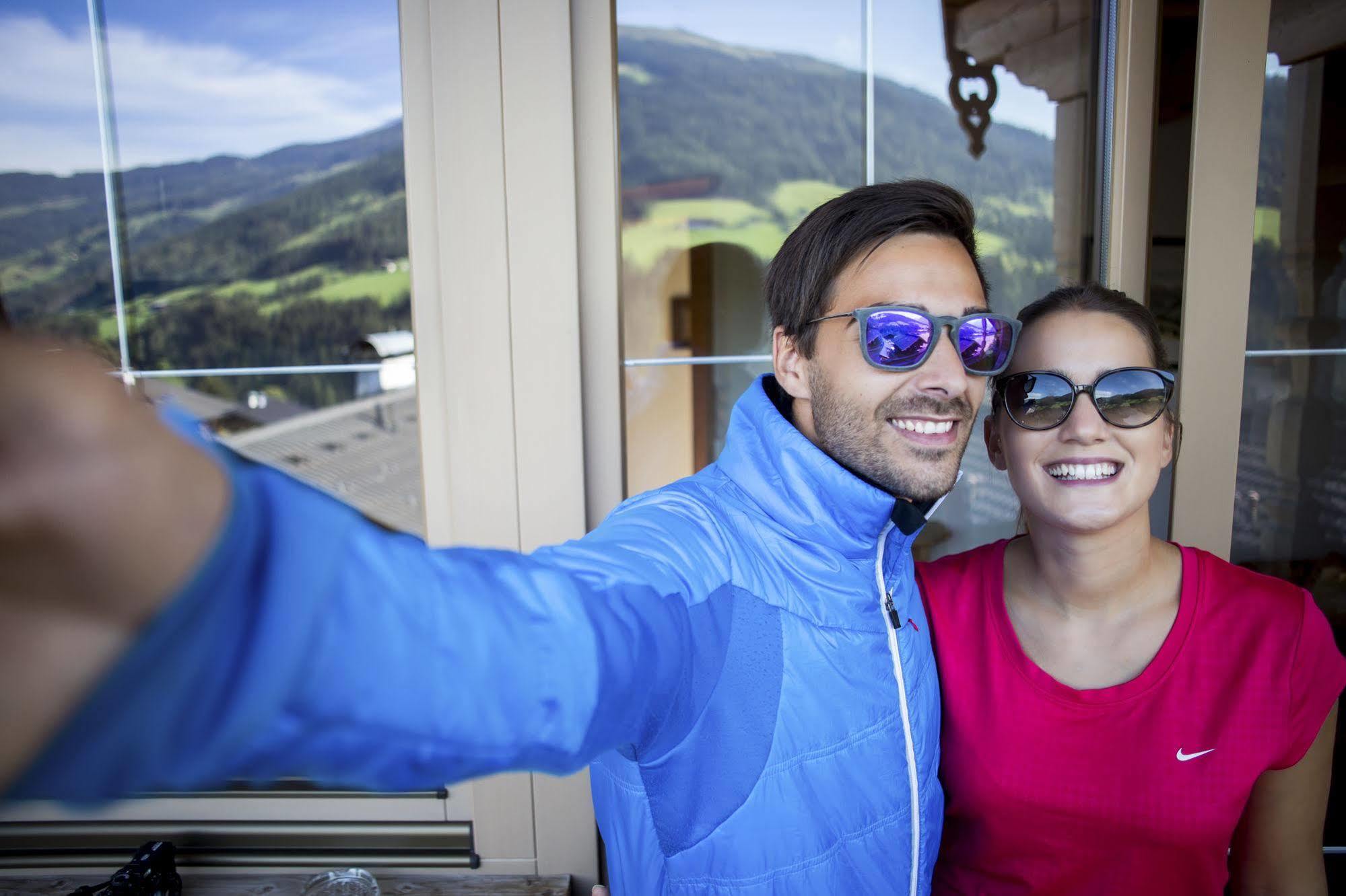 Das Gaestehaus Schneider Am Dorfplatz Alpbach Exterior foto
